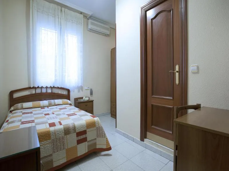 SINGLE STANDARD Room, Hostal Maria Luisa, Madrid