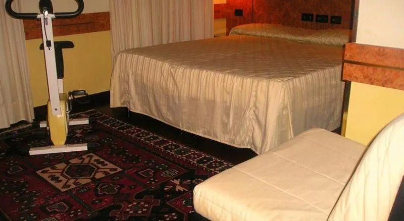 TRIPLE STANDARD Room, Park Hotel Villa Leon d'Oro, Venice
