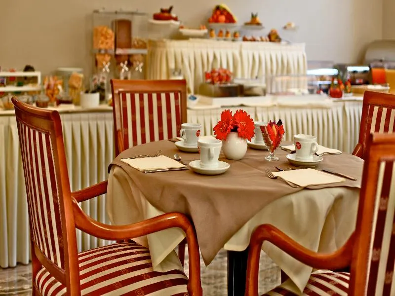 Restaurant, Villa Torlonia Hotel, Rome