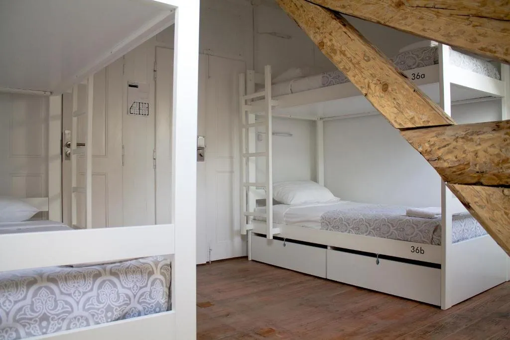 Bed in dormitory WITH SHARED BATHROOM Room, WW Hostel & Suites, Porto
