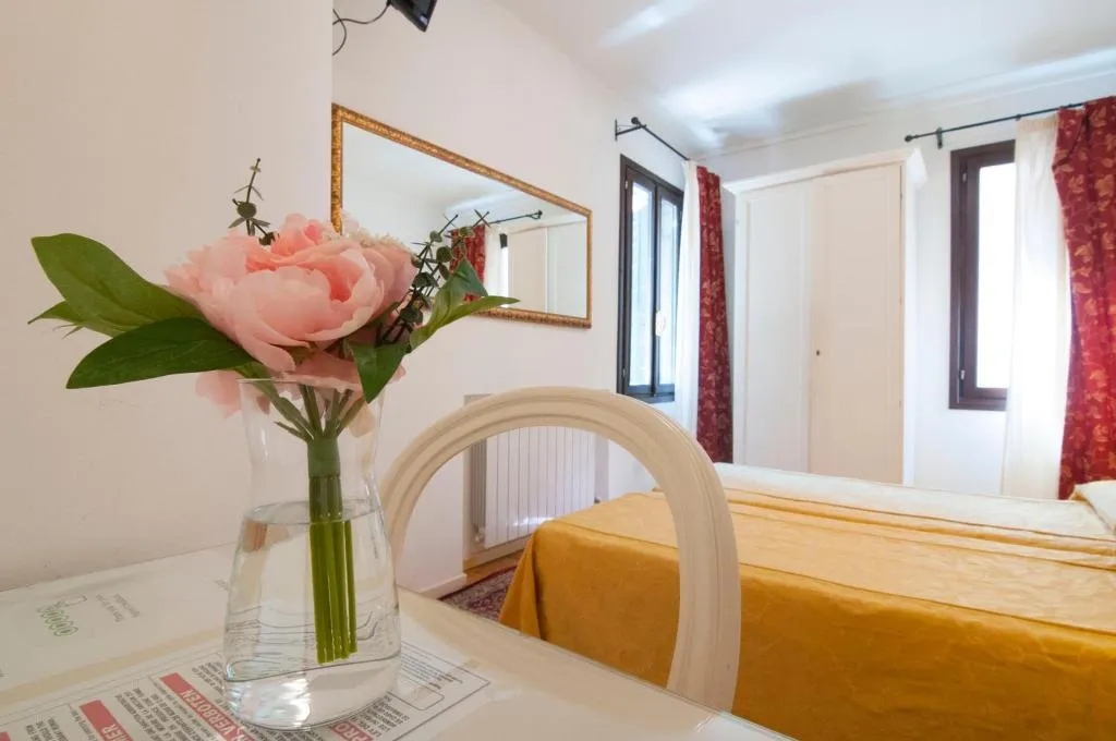 TRIPLE STANDARD Room, Ai Tolentini, Venice
