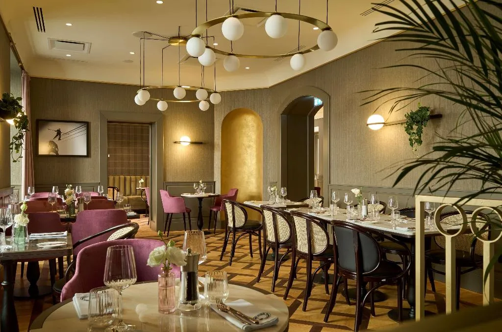 Bar, Hotel Saski Krakow, Curio collection by Hilton, Krakow