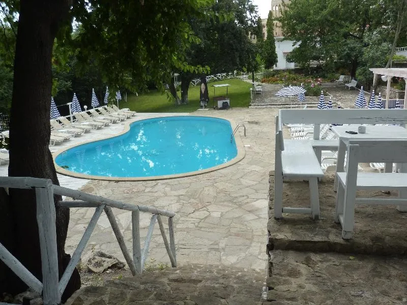 Pool, Zarya, Varna