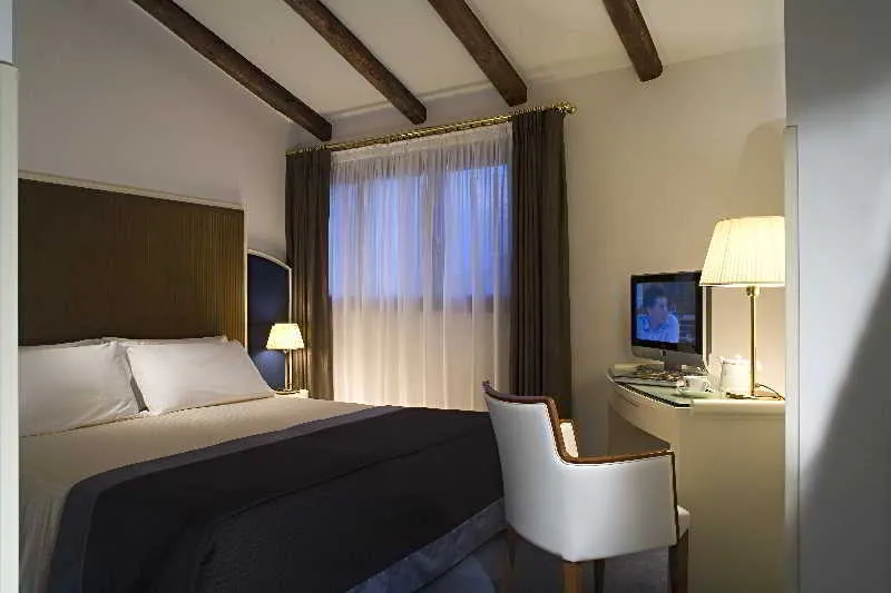 Room, Bonvecchiati, Venice