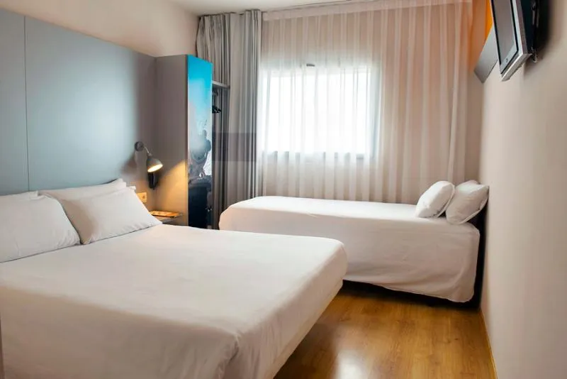 TRIPLE STANDARD Room, B&B HOTEL Figueres, Costa Brava