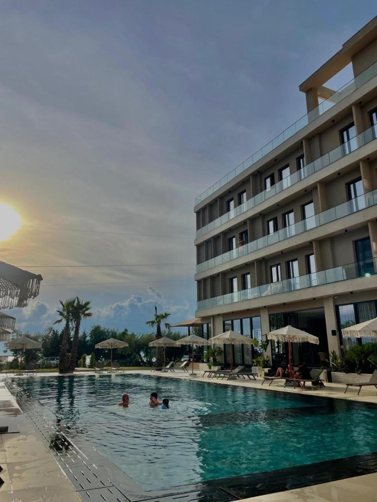 Tris3 Hotel, Kavaje