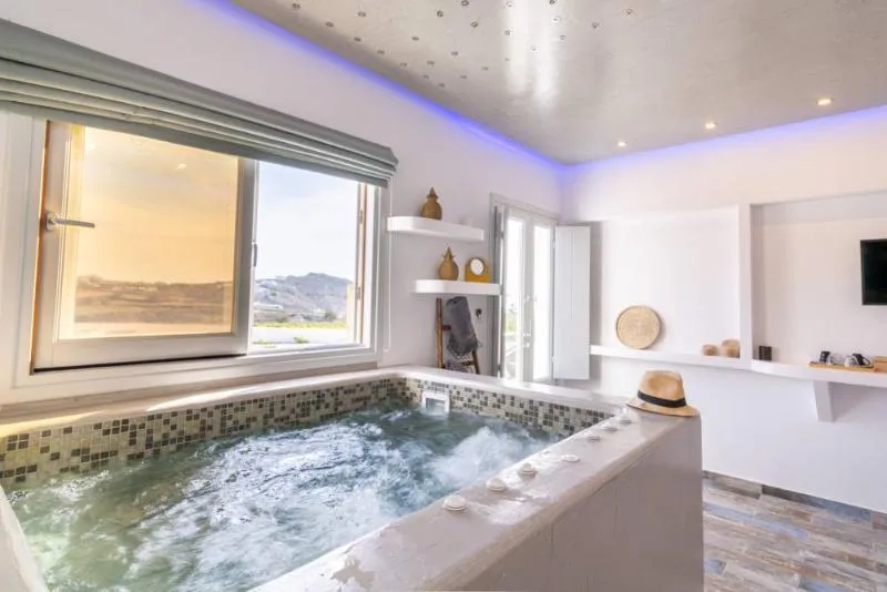 SUITE WITH JACUZZI Room, Sunset Faros, Santorini