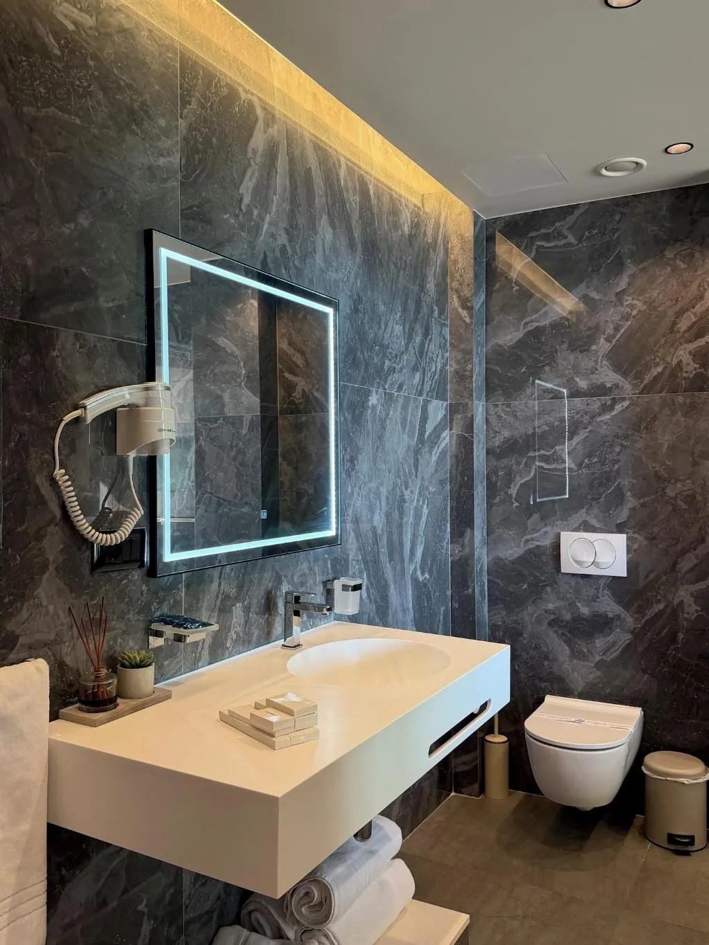Room, Esbjerg Hotel, Kavaje