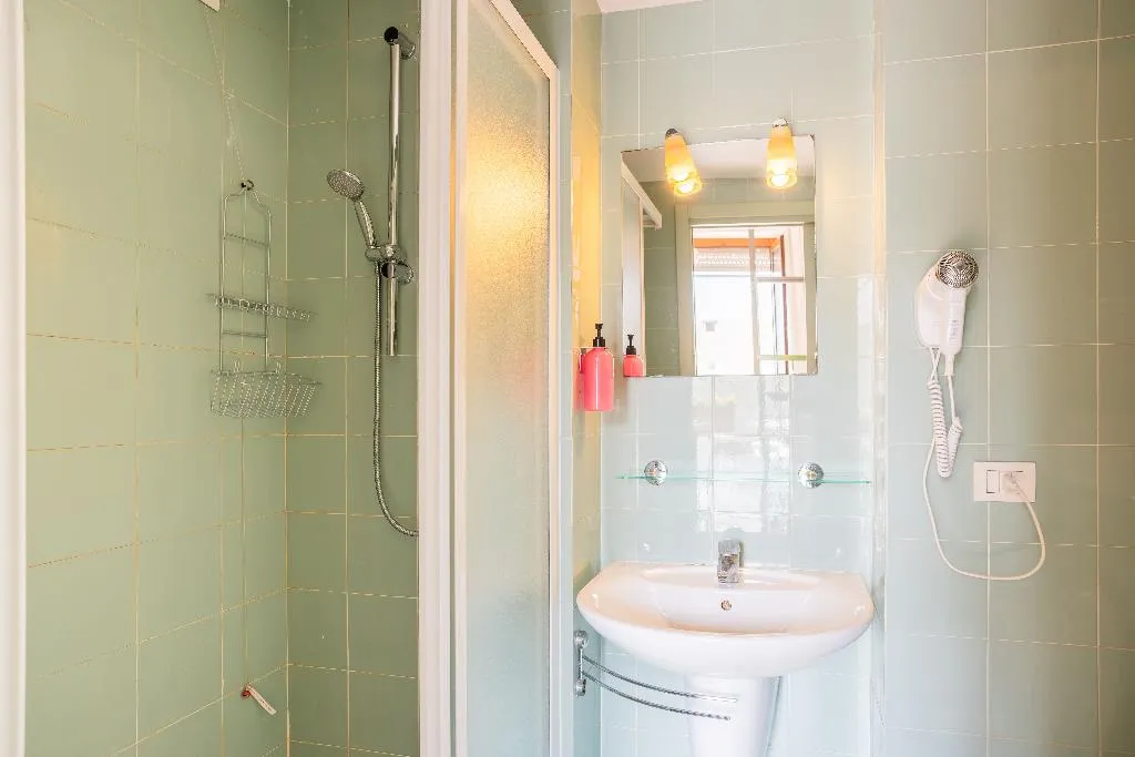 FAMILY ROOM CAPACITY 5 Room, Ostello Bello Grande Milan - Milano Centrale, Milan