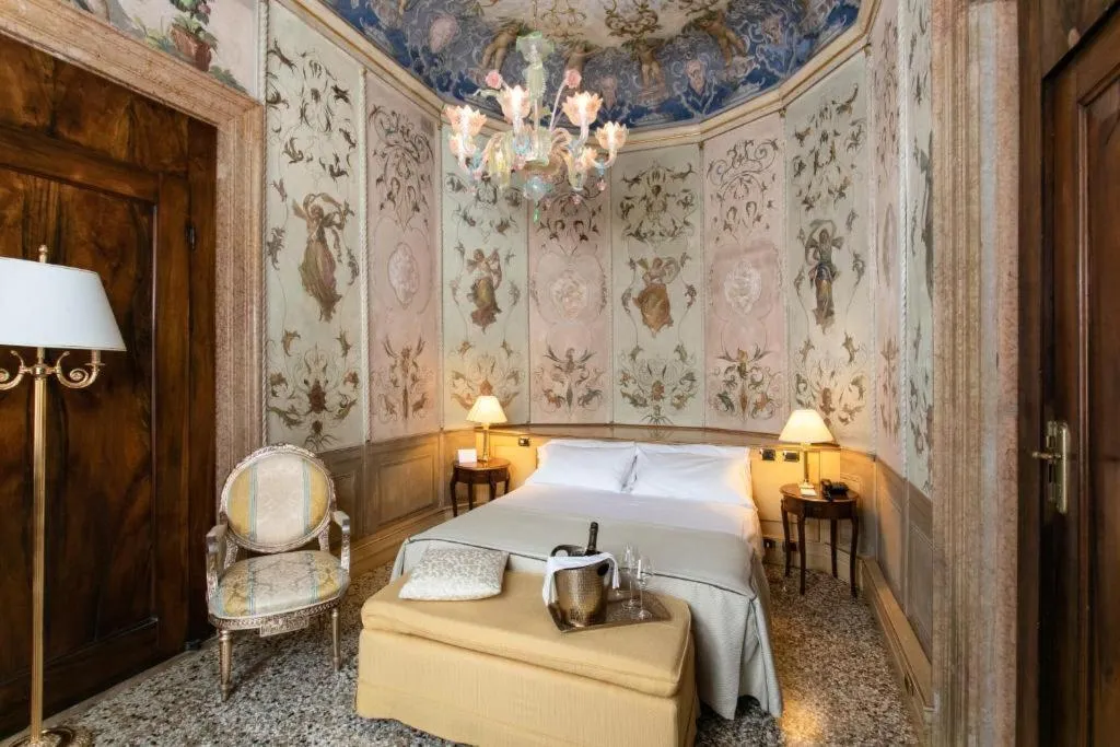 Room, Ca' Vendramin Zago, Venice