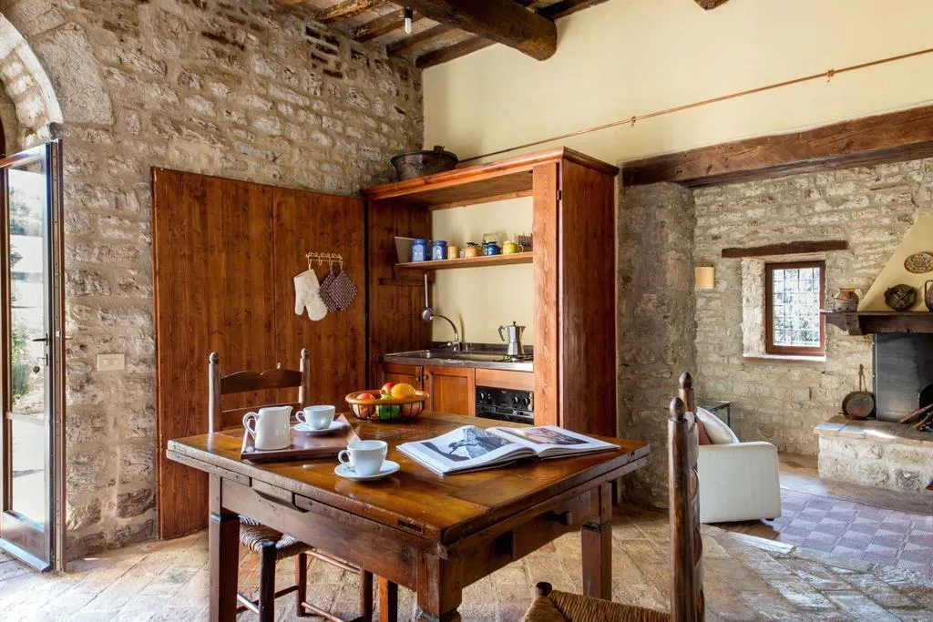 SUITE CAPACITY 4 Room, Castello Valenzino, Perugia