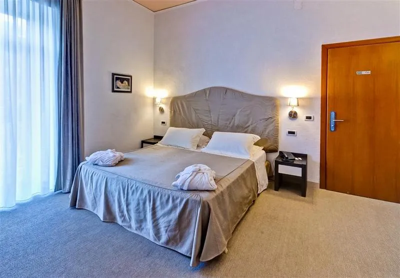 Room, Regina Palace Terme, Naples