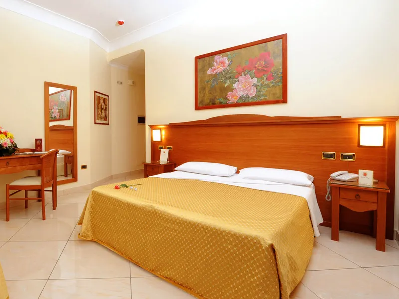 Room, Buono, Naples