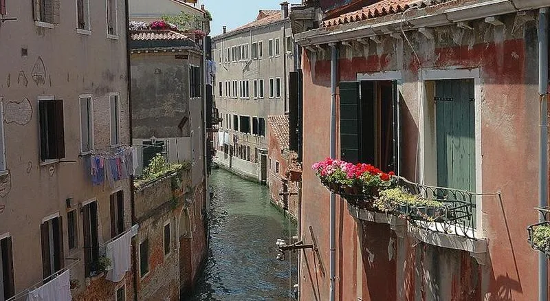 Double or Twin CANAL VIEW Room, La Forcola, Venice