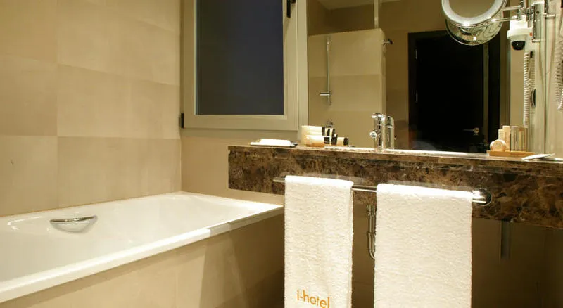 TRIPLE STANDARD Room, Eurostars I-Hotel Madrid, Madrid