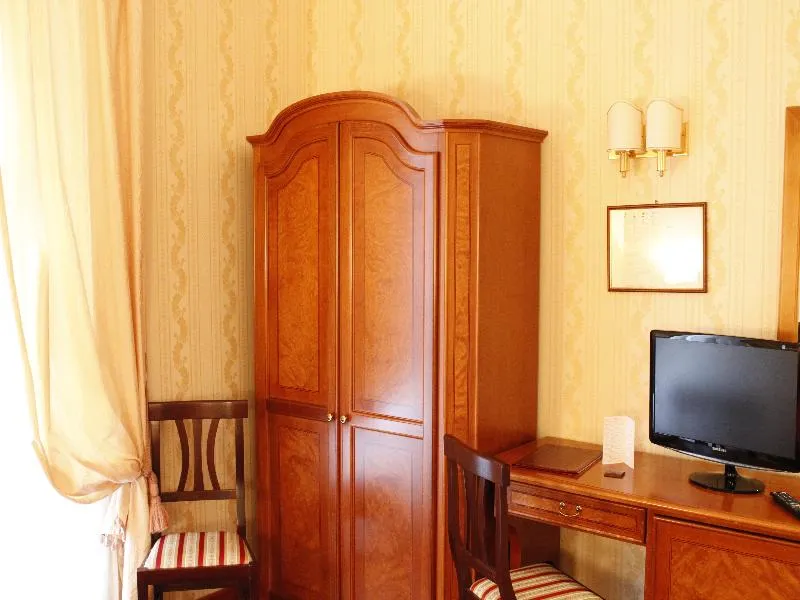 Room, Torino, Rome