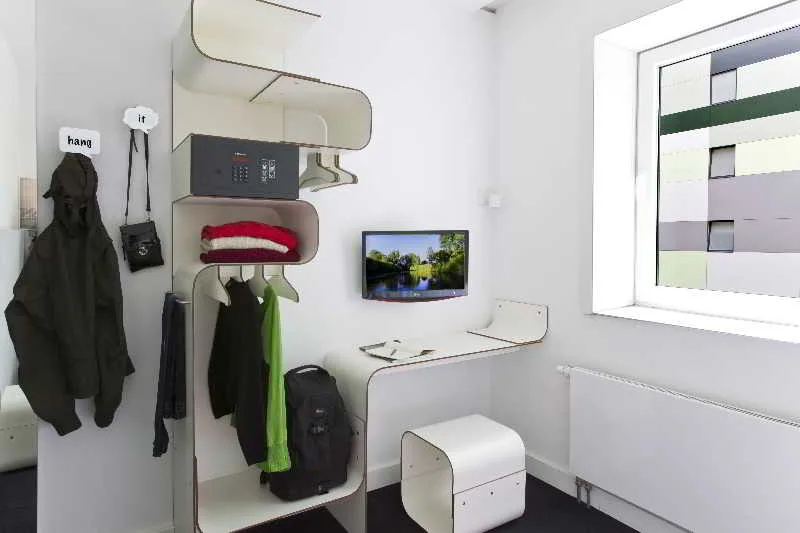 Room, Gat Point Charlie, Berlin