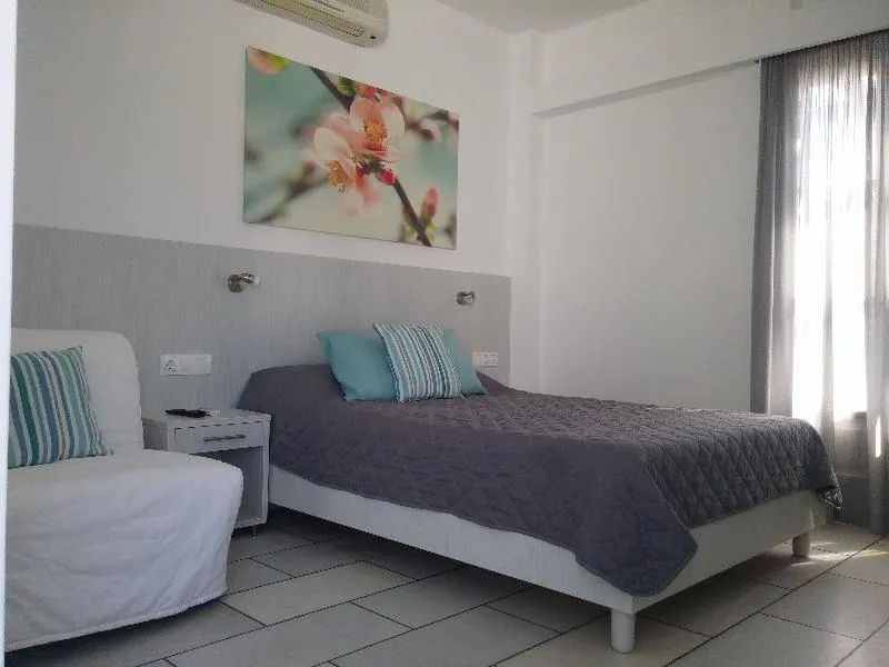 TRIPLE STANDARD Room, Brothers Hotel, Santorini