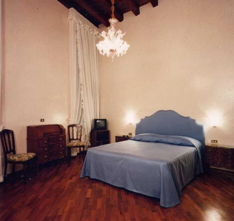 Room, Piccola Fenice, Venice