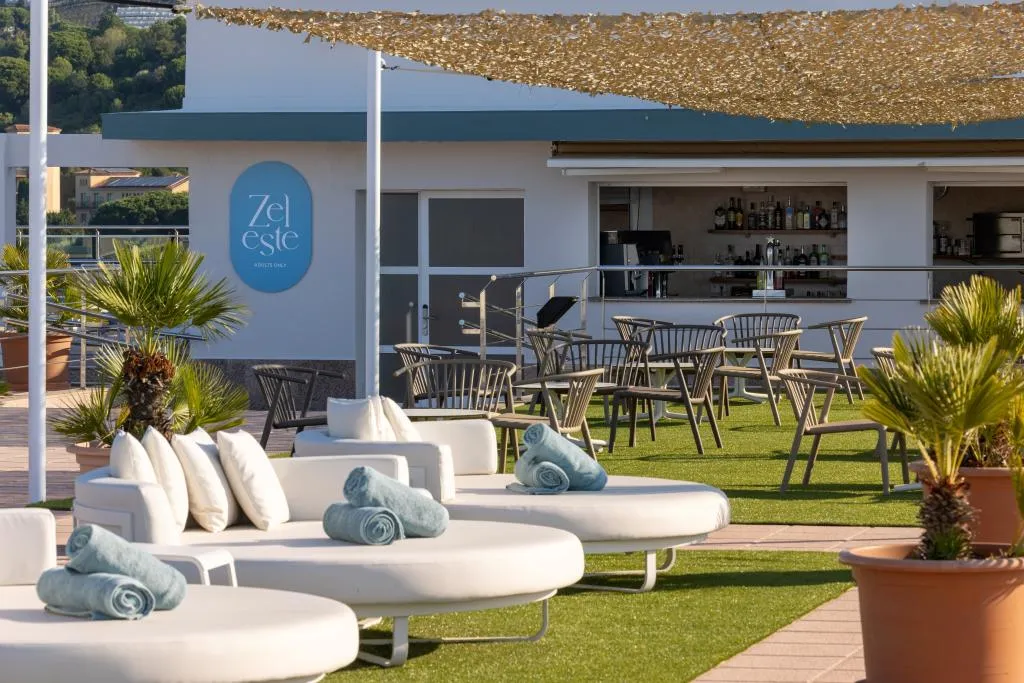 Terrace, htop Jadhe, Costa Brava