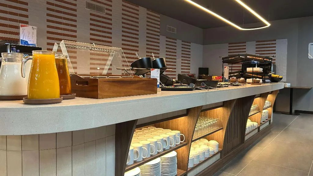 Restaurant, Holiday Inn Express Lisbon Principe Real, by IHG, Lisbon