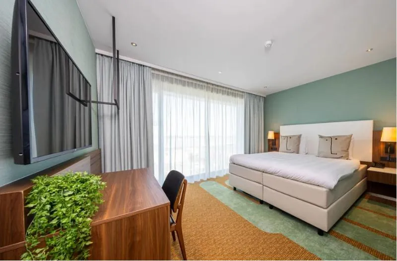 DOUBLE DELUXE Room, Van der Valk Hotel Schiphol, Amsterdam