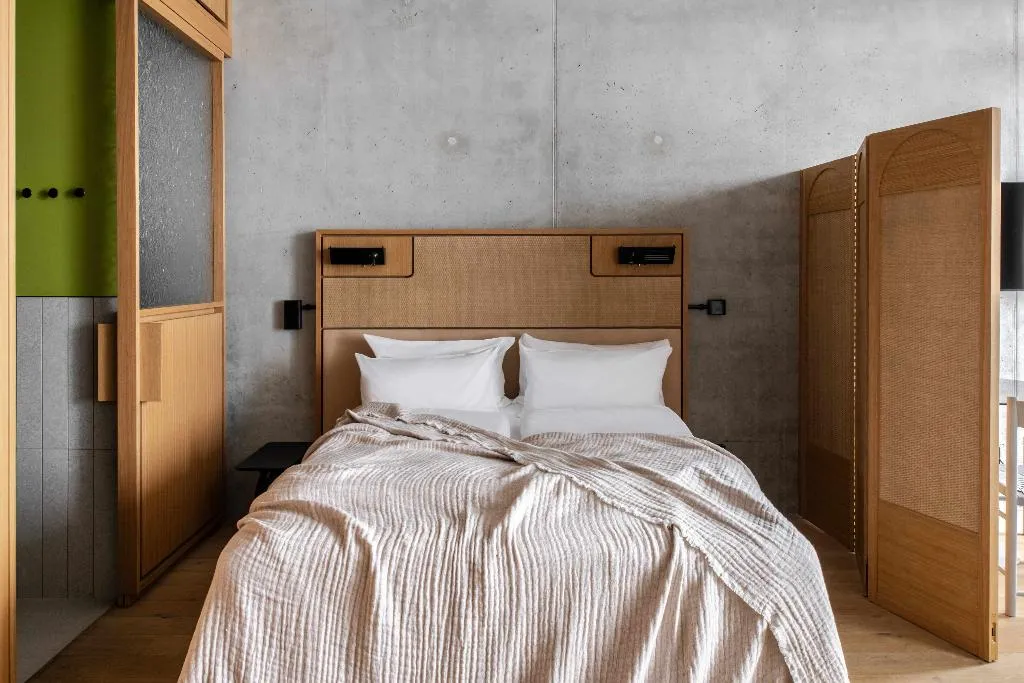 STUDIO STANDARD Room, Locke at East Side Gallery, Friedrichshain, Berlin