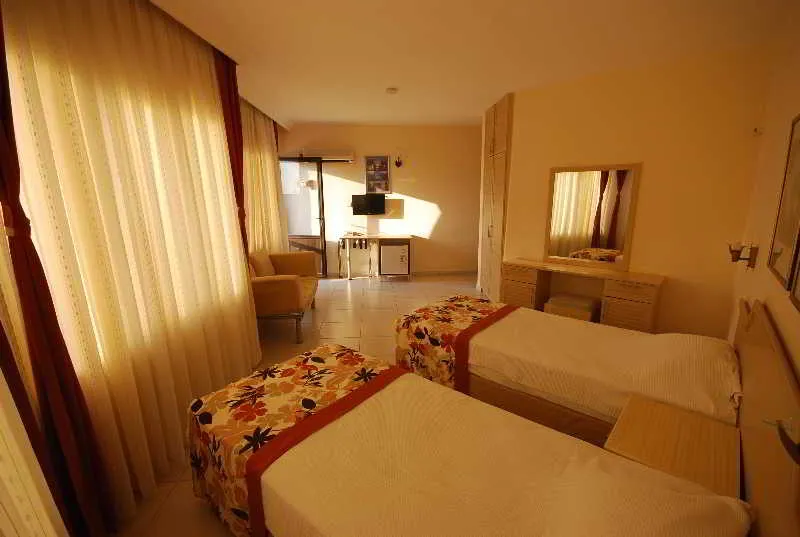 Room, Malhun, Dalaman