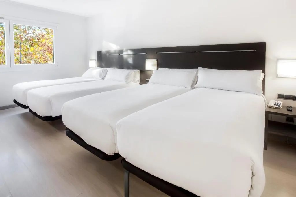 QUADRUPLE STANDARD Room, B&B HOTEL Barcelona Rubí, Barcelona