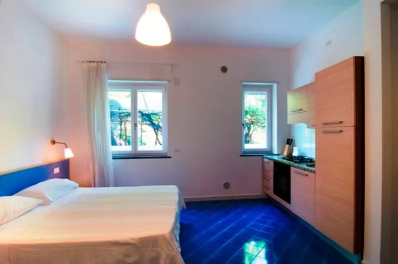 STUDIO MOUNTAIN VIEW Room, Residence Due Torri, Naples
