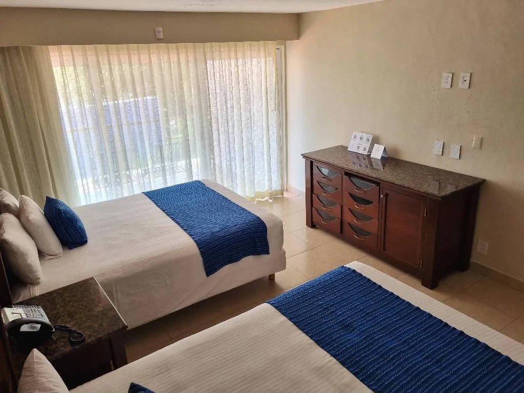 FAMILY ROOM CAPACITY 6 Room, Ocean Spa Hotel All Inclusive, Cancun Area