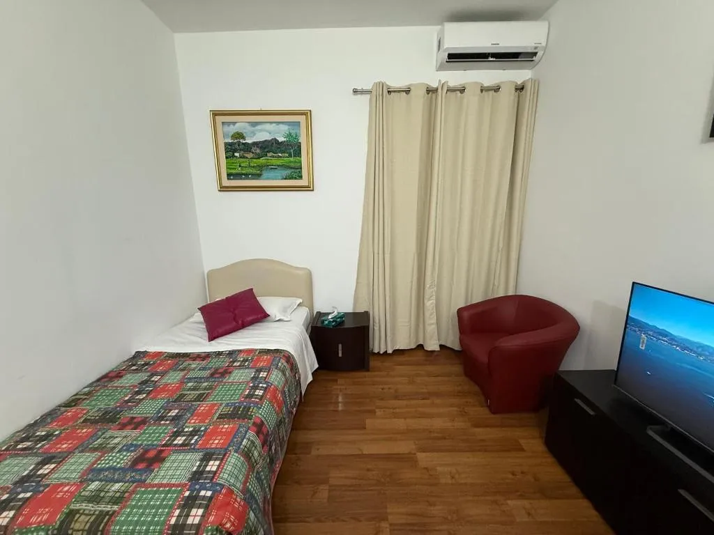 SINGLE WITH BALCONY Room, Two Ducks Hostel, Naples