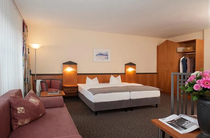 Room, Hotel Victor's Residenz Hotel Berlin Tegel, Berlin
