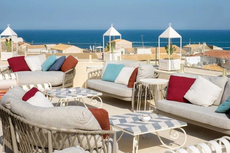 Terrace, Grand Hotel Des Étrangers, Catania