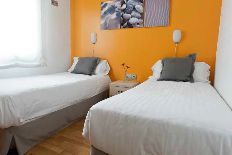 APARTMENT CAPACITY 6 TWO BEDROOMS Room, MH Apartments S. Familia, Barcelona