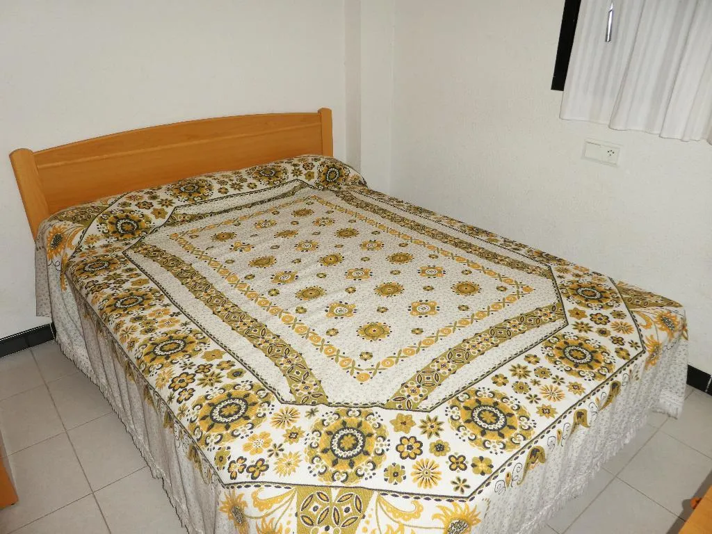 APARTMENT CAPACITY 6 TWO BEDROOMS Room, Apartamentos Surfing3000, Valencia