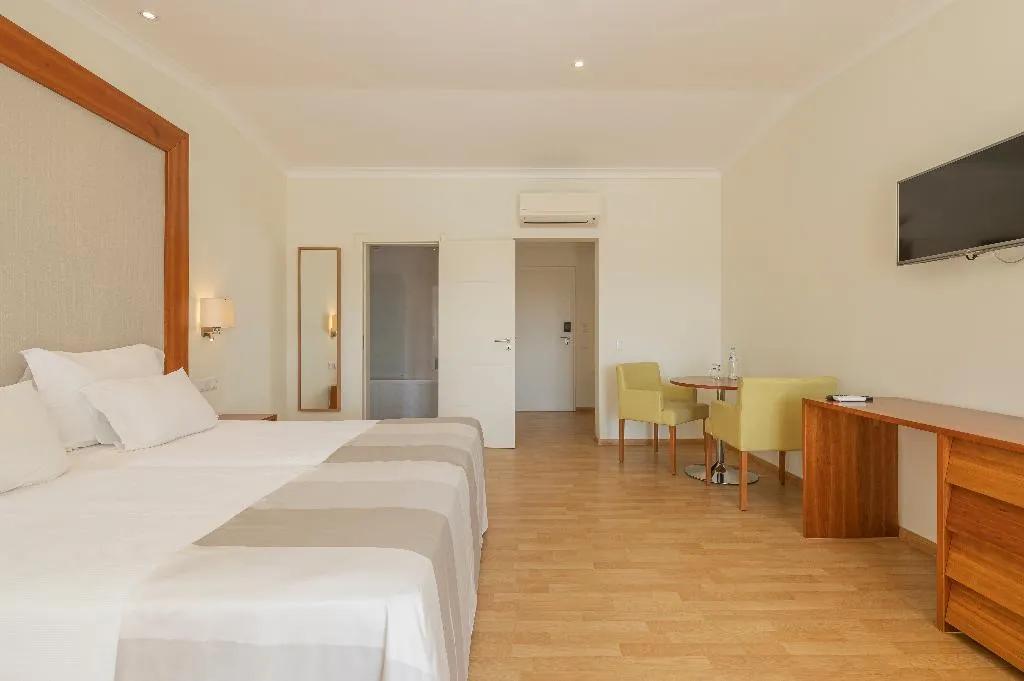 STUDIO SUPERIOR CAPACITY 3 Room, Lagoa Apartment Hotel, Algarve