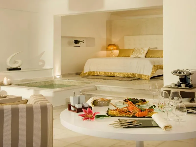 SUITE GRAND Room, Gold Suites, Santorini