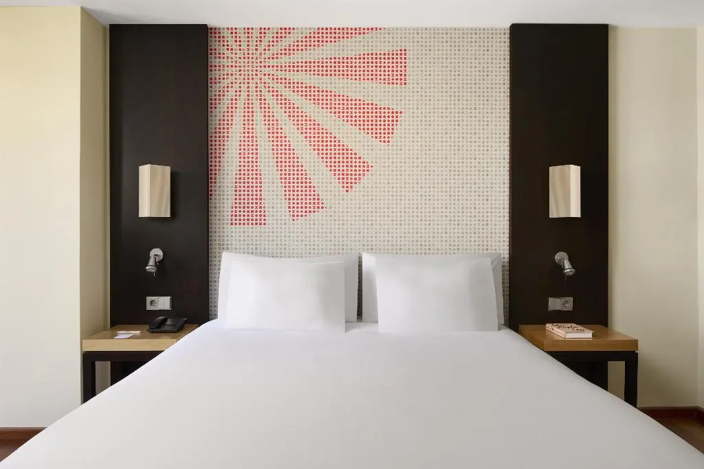 TRIPLE STANDARD Room, iStay by NH Ciudad de Valencia Hotel, Valencia