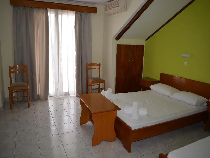 STUDIO CAPACITY 3 Room, Montes Studios & Apartments, Zante