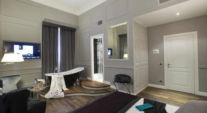 SUITE CLASSIC Room, Relais Leone, Rome