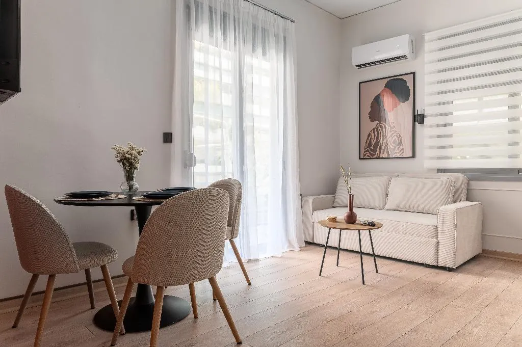 APARTMENT WITH BALCONY Room, Phalerus Suites, Athens