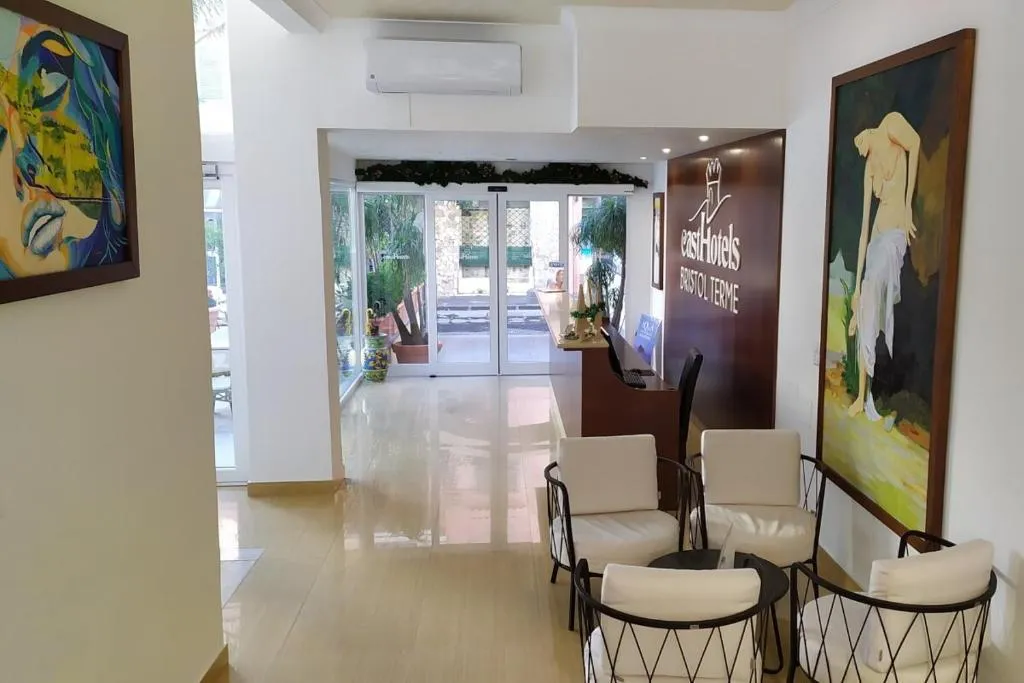 Lobby, Bristol Terme, Naples