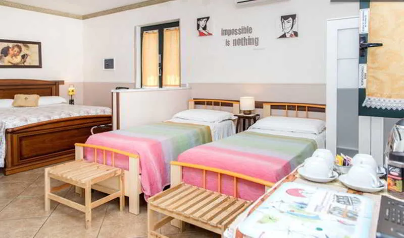 Room, B&B Pompei Il Fauno, Naples