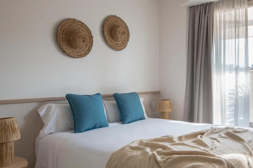 APARTMENT DELUXE TWO BEDROOM Room, Libere Malaga Plaza Del Siglo, Costa Del Sol