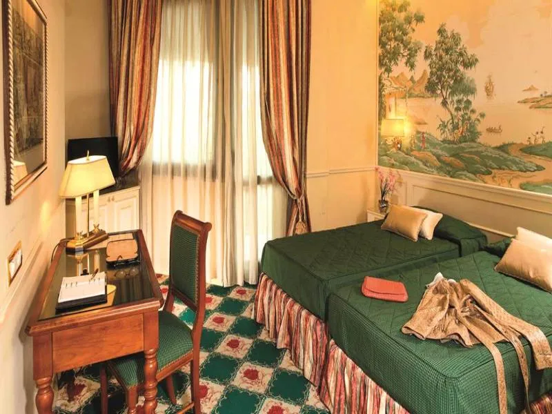 TWIN STANDARD Room, Donna Laura Palace, Rome
