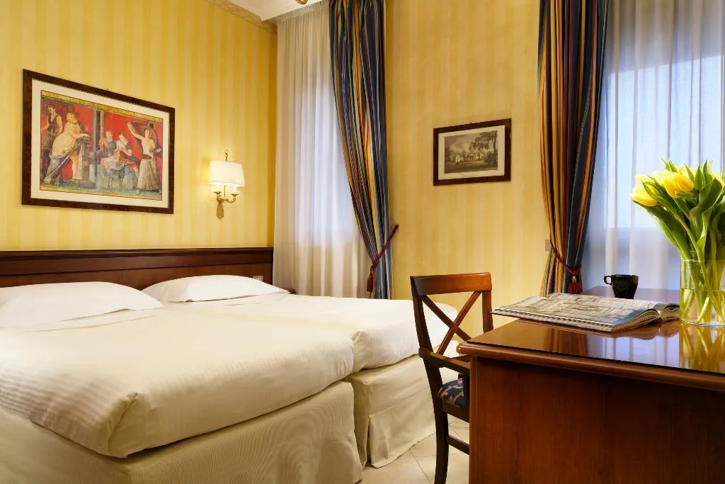 DOUBLE SUPERIOR Room, UNA HOTELS Hotel Residence Contessa Jolanda Milano, Milan