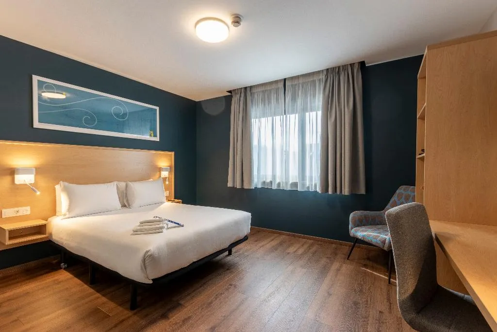 Room WITH DOUBLE BED Room, Travelodge Madrid Arturo Soria, Madrid
