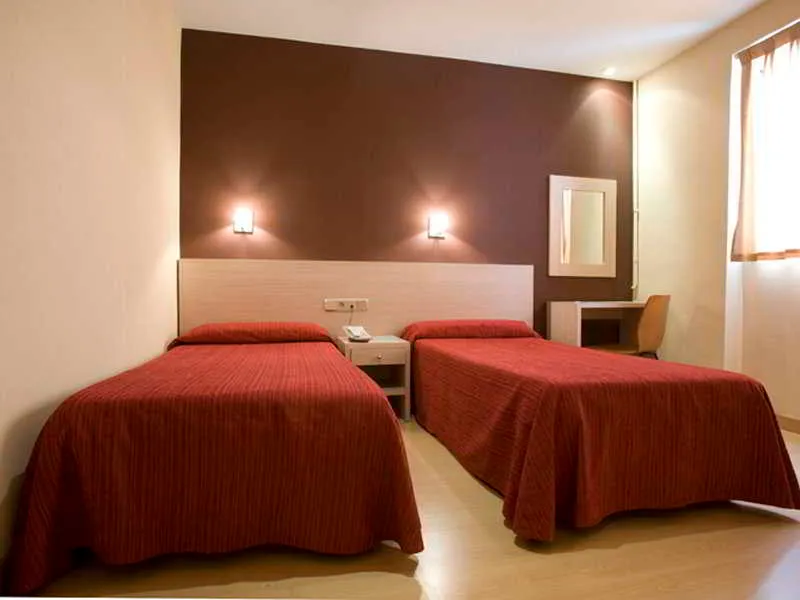 Room, Persal, Madrid