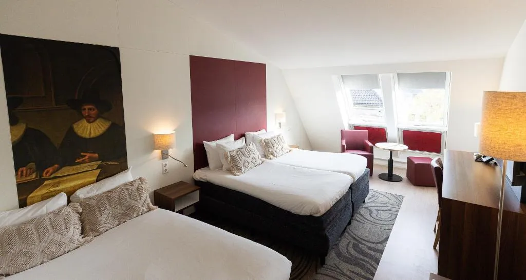 TRIPLE TWO BEDS Room, City Hotel Gouda, Amsterdam